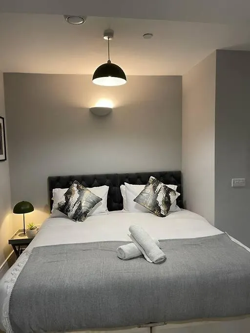 The Lux Loft Spacious & Stylish Cardiff 0*,