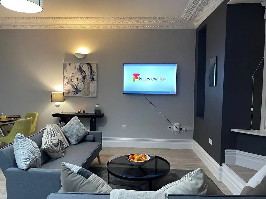 The Lux Loft Spacious & Stylish Cardiff 0*,